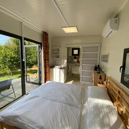 Janus Country Site Ueduelohazak Szakcs